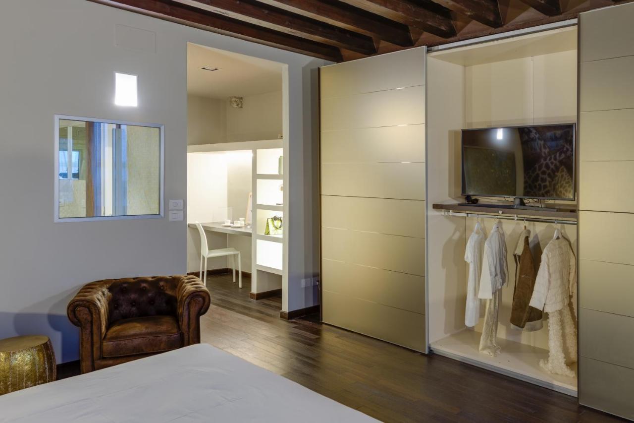Palazzo Duomo Elegant Suites with WiFi&AC Udine Eksteriør billede